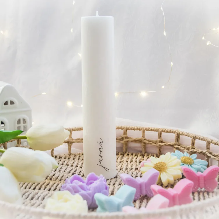 Fotka sviečok z kolekcie ' Jarné Novinky - Jarná s Nápisom